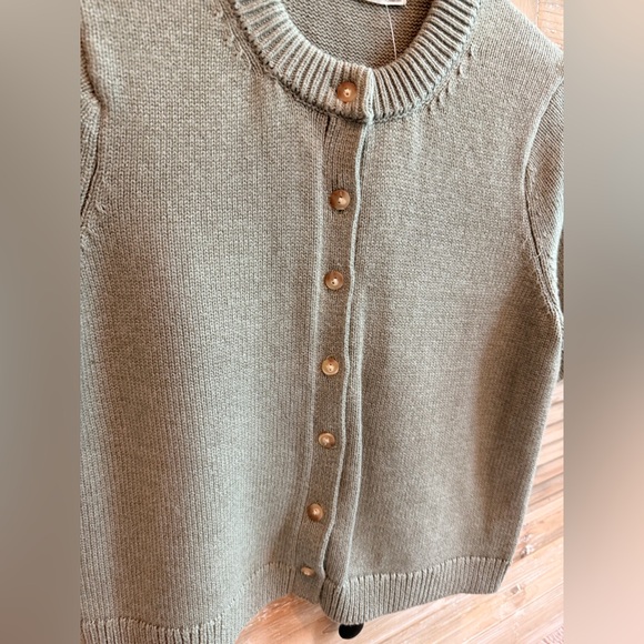 NWT Abercrombie & Fitch Sage Green Women’s Short Sleeve Crew Cardigan (Size XS) - Picture 3 of 8